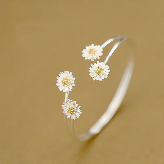 Dainty Daisy Bracelet